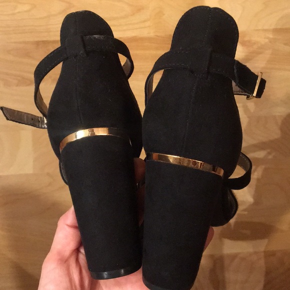 NWOB Leopard print and black heels - Picture 8 of 8